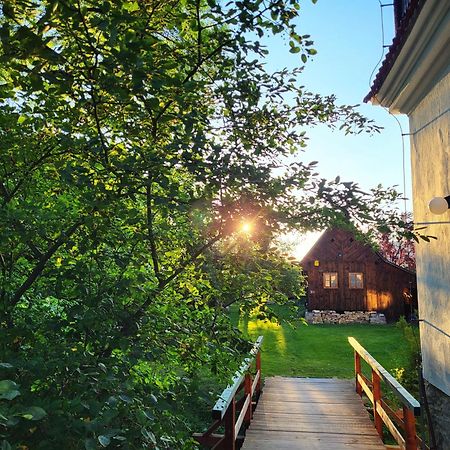 Apartmany Cerveny Dvur Chvalšiny Kültér fotó