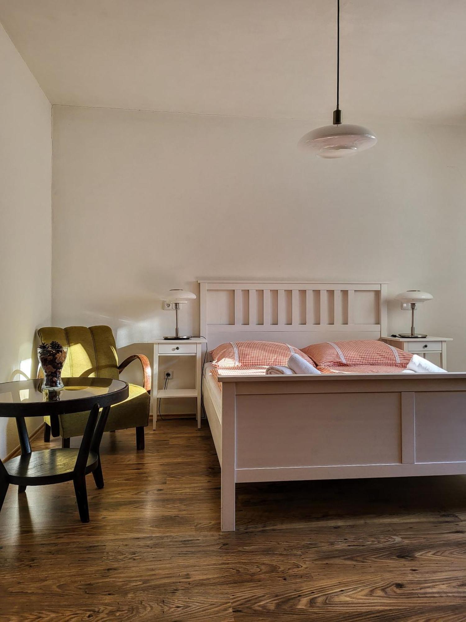 Apartmany Cerveny Dvur Chvalšiny Kültér fotó